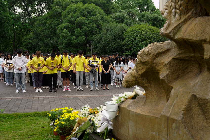 ϴW԰lǰУ@Ԭ¡ƽǰIĬ͢z 