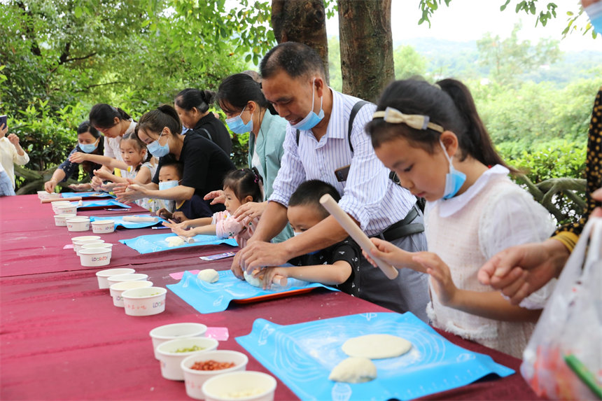 ���ӂ��Լ�����������F����Լ�ϲ�۵��Π������������������ӵ�ʳ�����c�Y�����ɽܔz