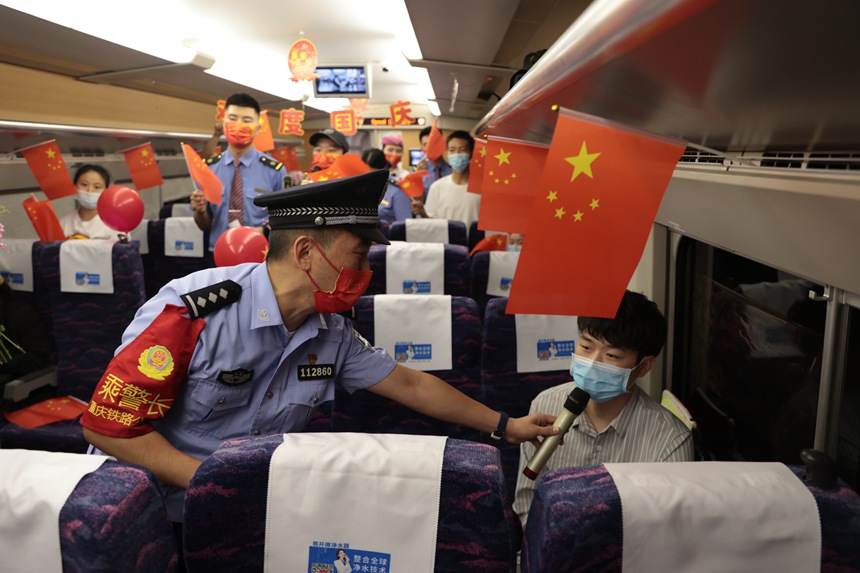 �˾��L��Ո�˿�һ�𳪸������ĺ��z