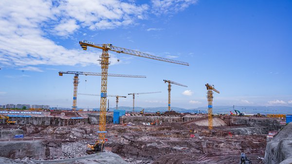 重慶機場T3B航站樓及第四跑道項目建設有序推進。重慶機場集團供圖