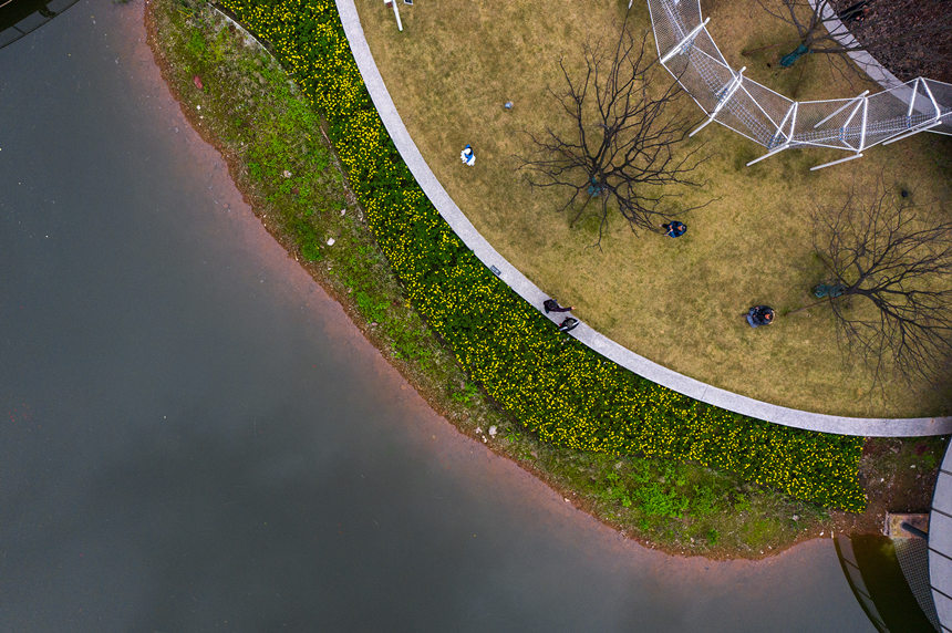 ���Ѕ^�����������z�����������B�^������ӭ����չ�_���γ��z