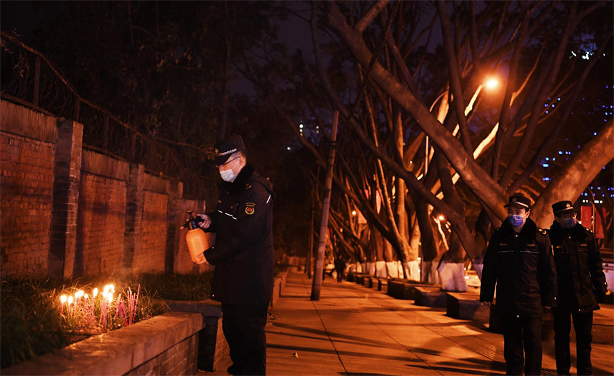 ��Ϧ֮ҹ�������^�^���ƺ�ֵ����оC�ψ̷��꠆T�ڲ��н��Ų����[���������z