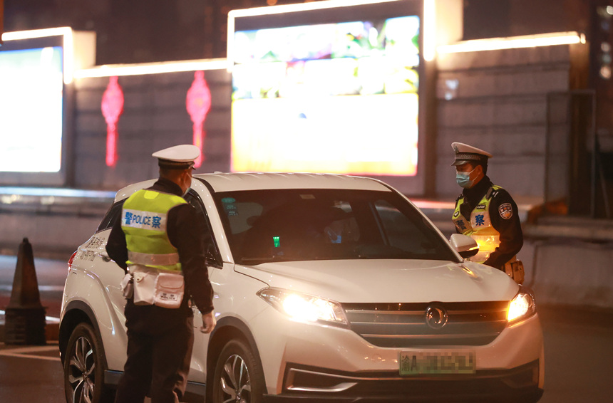 �񾯌�ռ���`ͣ܇�v�M�бP����