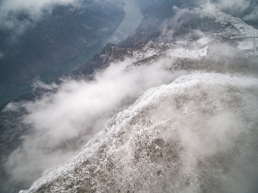 �׍{��ѩ�����������z