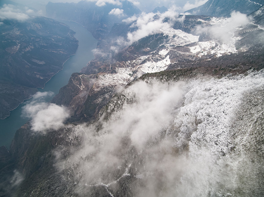 �׍{��ѩ�����������z