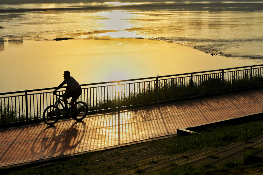 ϞI·ŰͶع@ڽɫϦTz