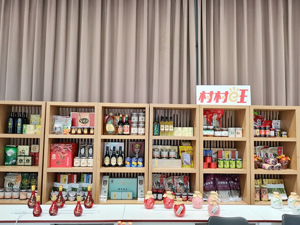 “村村旺”展示中心內農產品展區。