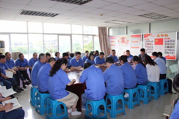 西計公司主題黨日活動深入開展“十個如何”大討論。重慶機電集團供圖