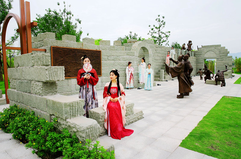 三合湖濕地公園古寨卡景點。黃亞輝攝