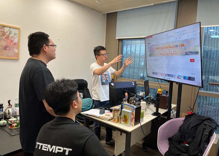團隊討論游戲優化方向。受訪者供圖