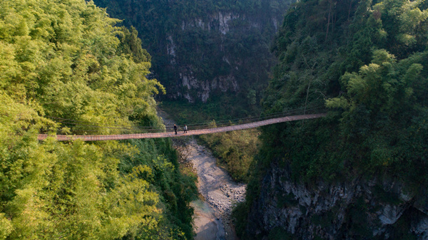 腰占鐵索橋。武隆區融媒體中心供圖