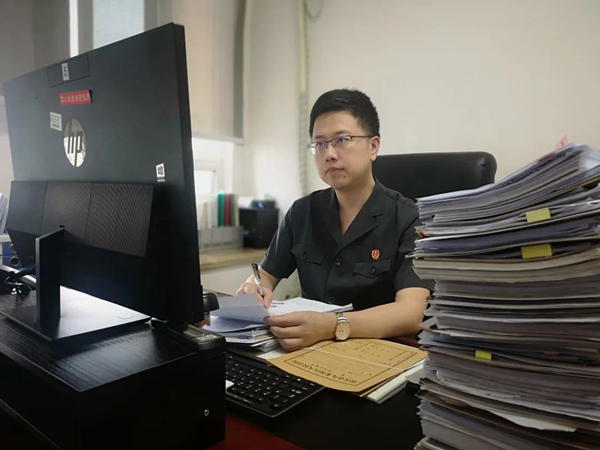 葉倩青正在工作。受訪者供圖