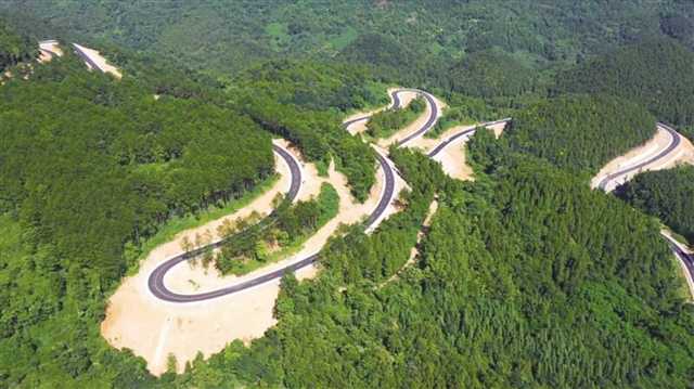 內槽旅游健康路，蜿蜒游走明月山