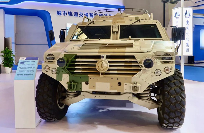 高機動反恐維穩應急指揮車。龔浩月攝