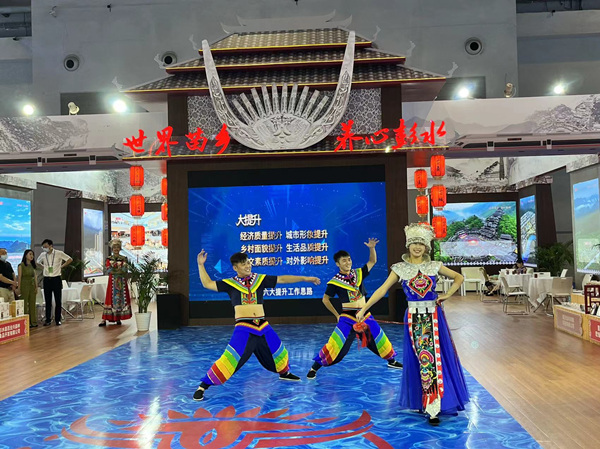 苗族歌舞《花線囊》亮相彭水展廳。蔣海濤攝