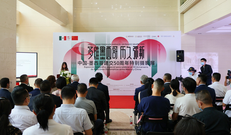 攝影展開幕式現場。李聰沖攝