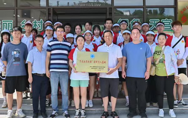 “行走的思政課”實踐育人基地掛牌。重慶工程職業技術學院供圖