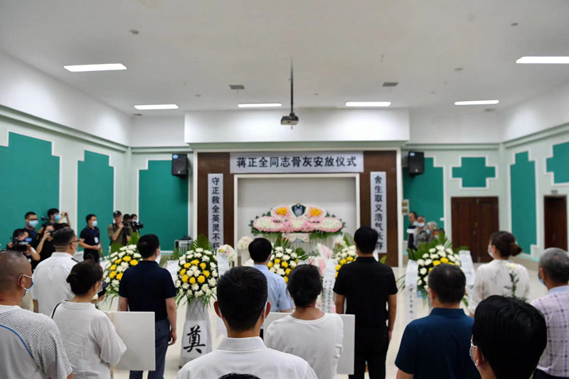 蔣正全骨灰安放儀式。賀奎攝