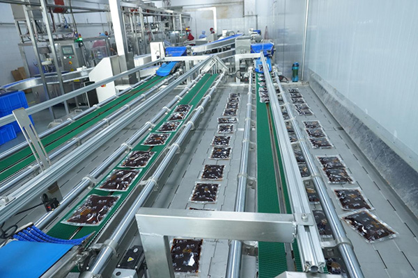 重慶秦媽實業基地生產車間。譚念攝