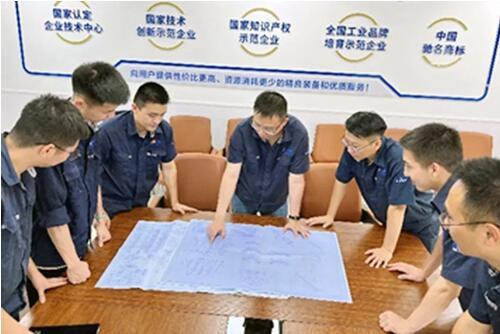 重通集團壓縮機技術團隊。重慶機電集團供圖