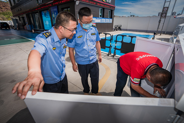 渝北區生態環境局開展突發環境事件風險隱患排查整治工作。渝北區生態環境局供圖