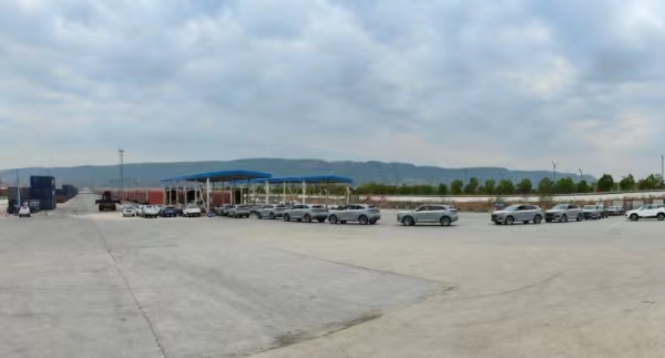 裝車現場。渝新歐公司供圖