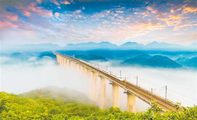 鄭渝高鐵的開通，使萬開云同城化發展進程提速。（萬開云同城辦供圖）