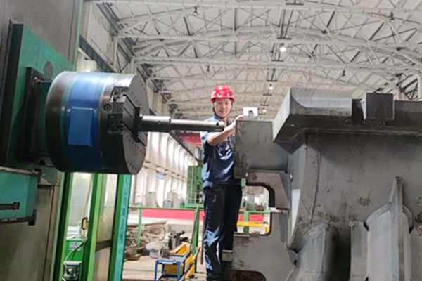 重通集團全面實現復工復產后，倒排工作進度，全力以赴把損失的時間搶回來，力爭完成既定年度目標任務。重慶機電集團供圖