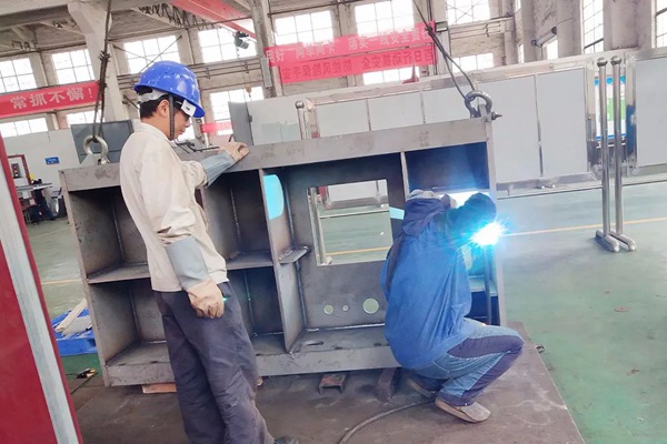 軍通公司上下開啟“加速”模式，全面復工復產，全力向奮戰三季度、完成全年4.6億的目標任務發起沖刺。重慶機電集團供圖