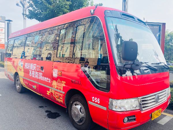 “漫游不夜南濱”觀光巴士。南岸區委宣傳部供圖