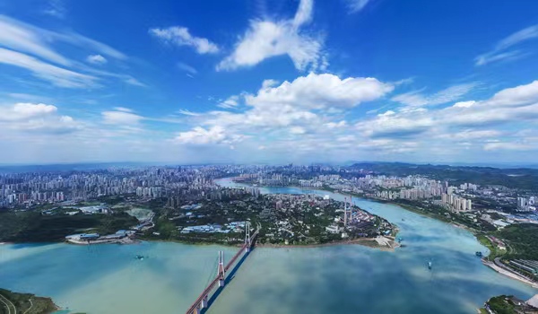 九龍坡藍天白云城市好風光。九龍坡生態環境局供圖