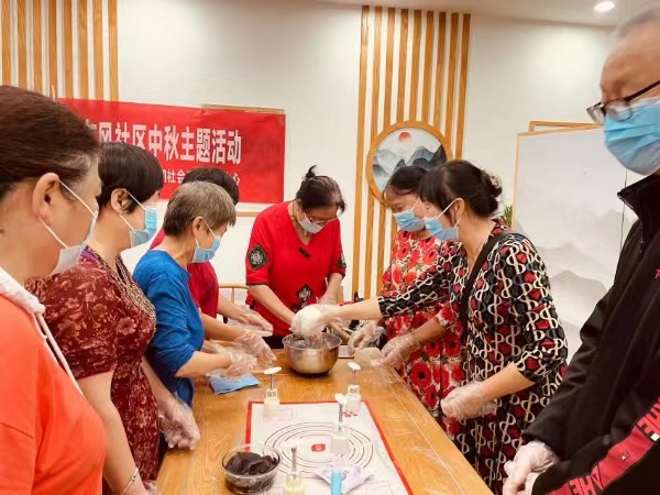 鐵山坪街道開展“我們的節日”?“愛滿空巢，情暖東風”中秋主題活動。鐵山坪街道供圖