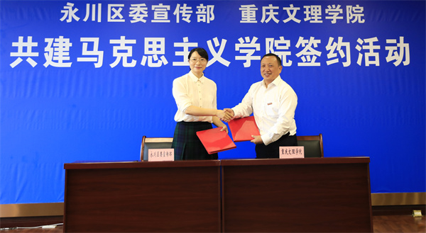 簽約現場。敖民極攝