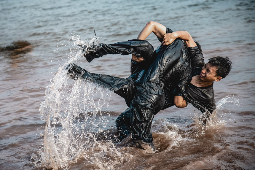 重慶特警2022年水陸兩棲專訓現場。