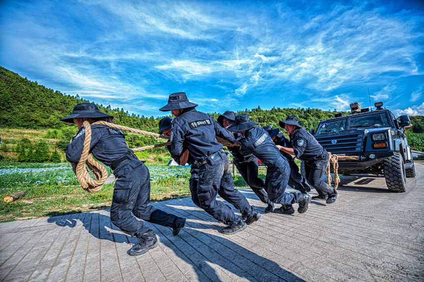 重慶特警2022年水陸兩棲專訓現場。