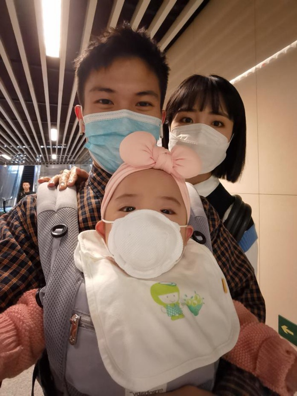 ?康復出院后的“可樂”一家重展笑顏。受訪者供圖