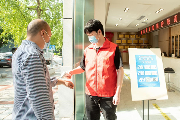 小金主動參與志愿服務活動。寶圣湖街道供圖