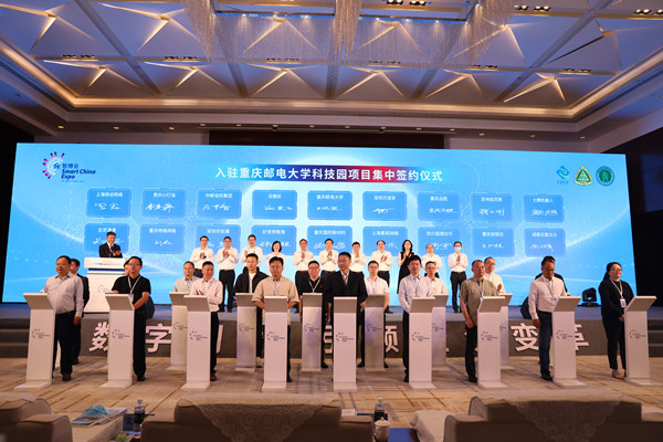 集中簽約儀式。葉澤陽攝