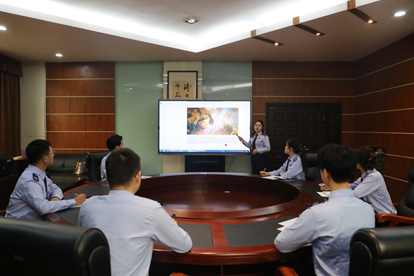 銅梁區稅務局組織新入職稅務人員線上參觀邱少云烈士紀念館。 殷淑雅攝