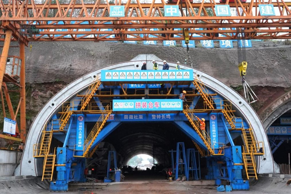 隧道首環拼裝完成。中建七局西南公司供圖