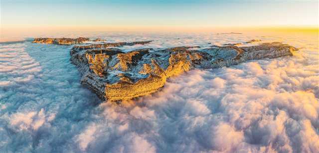 2021年，借助北京冬奧會的“東風”，打造冰雪經濟增長點，世界自然遺產金佛山煥發新的魅力。攝/汪新