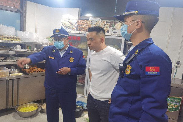 檢查現場。奉節縣消防救援大隊供圖