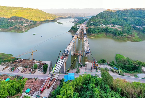 龍潭溝大橋全貌。余鴻攝