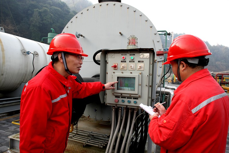 涪陵頁巖氣田優選節能型加熱爐設備。通訊員 戴瑩 胡雪瑩 攝