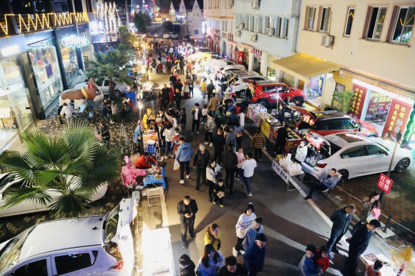 后備箱攤位。楊孝永攝