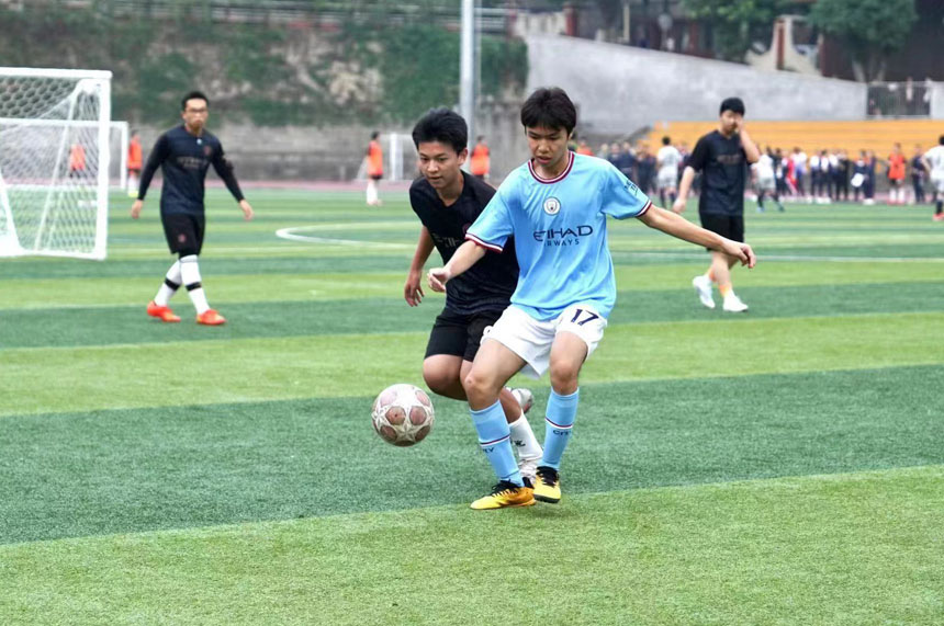 足球比賽。重慶一中供圖