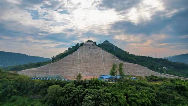 萬州北部新城項目渝巴路工程3#高邊坡正式完工。中交四航局六公司供圖