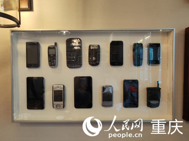 見證著時代變遷的手機。人民網 劉祎攝