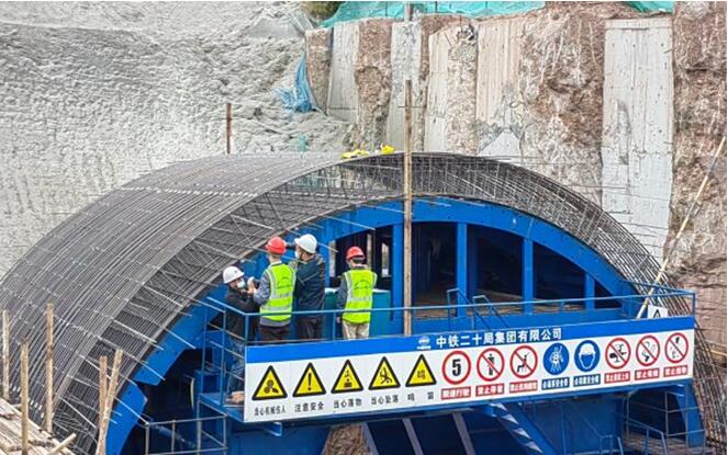 渝長復線項目施工現場。重慶城投建設公司供圖