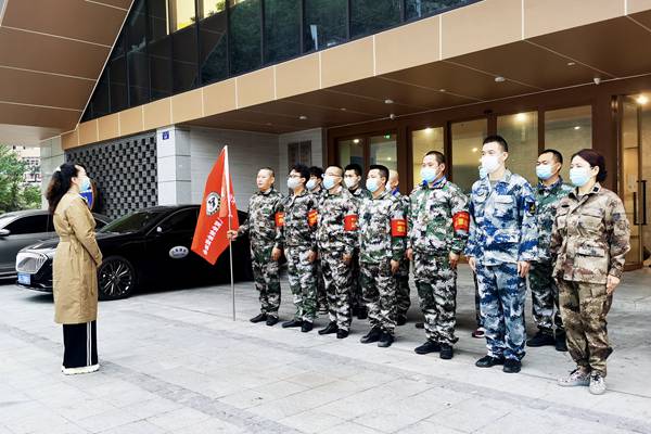 沙坪壩區退役軍人紅巖志愿服務隊集合完畢。受訪單位供圖